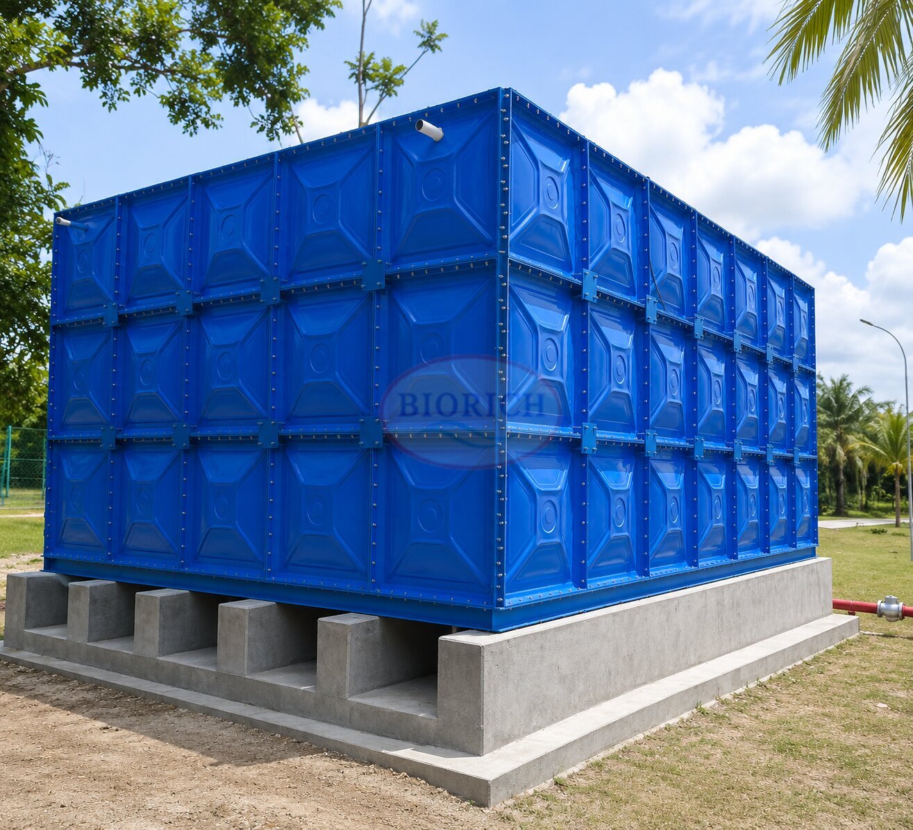 Tangki Panel Fiberglass BIORICH di area taman