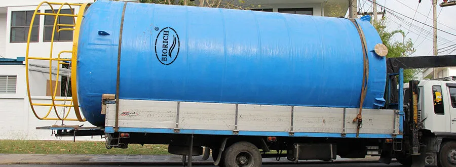 Pengiriman tangki air fiberglass BIORICH ukuran besar ke lokasi proyek