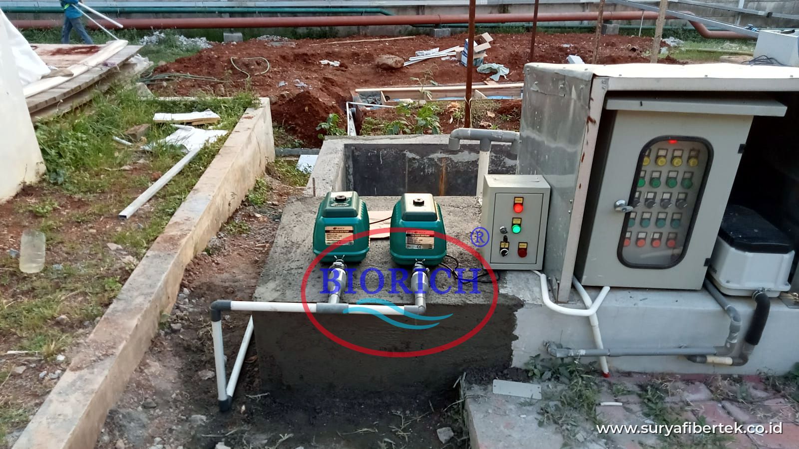 Panel kontrol dan blower IPAL terpasang di lokasi proyek